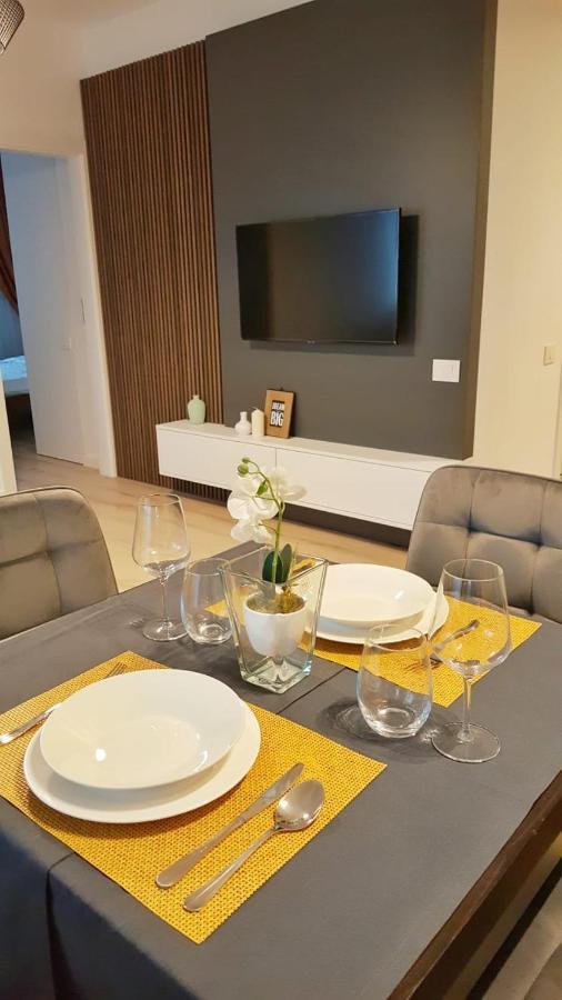 Elias Central Apartment - 2 Bedrooms & Free Parking Oradea Exterior photo
