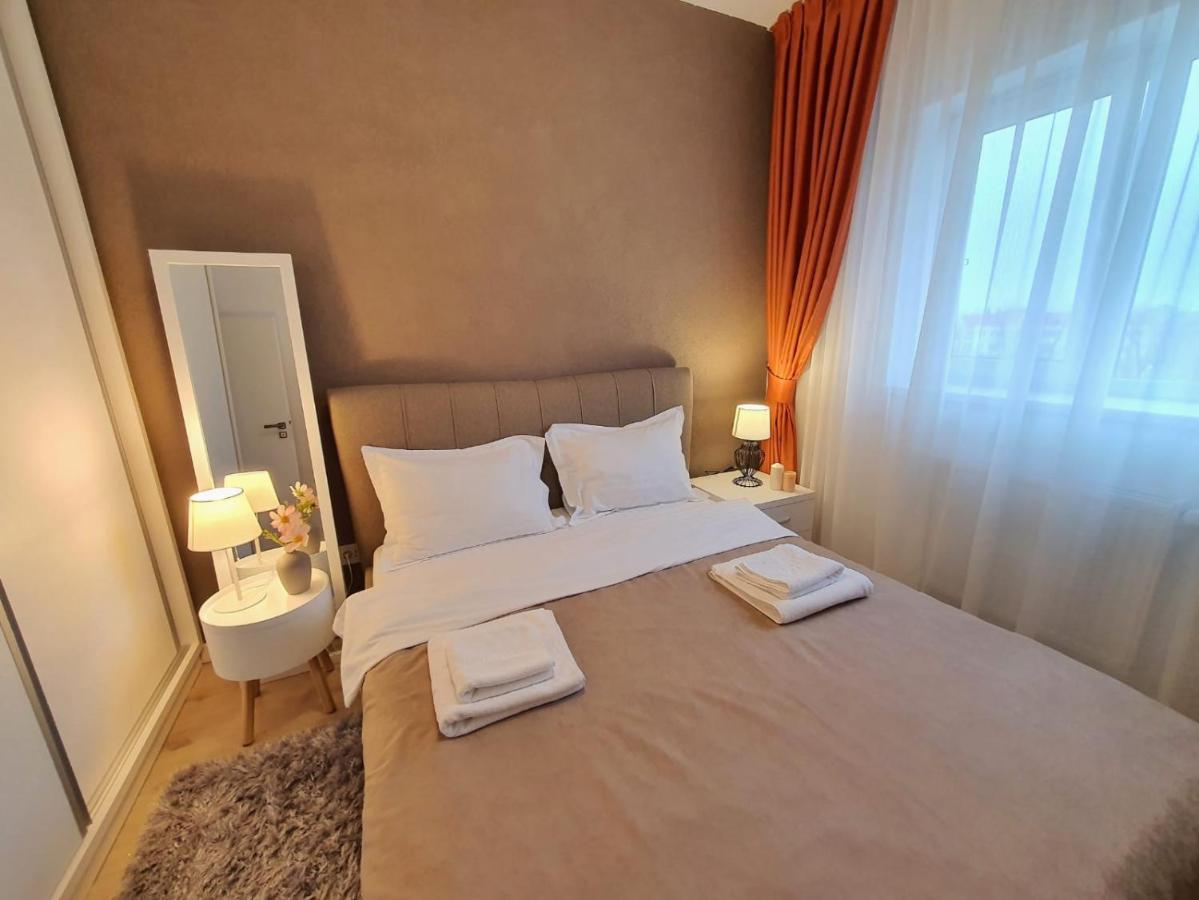 Elias Central Apartment - 2 Bedrooms & Free Parking Oradea Exterior photo