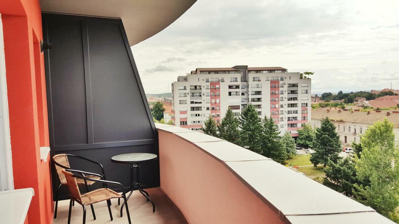 Elias Central Apartment - 2 Bedrooms & Free Parking Oradea Exterior photo